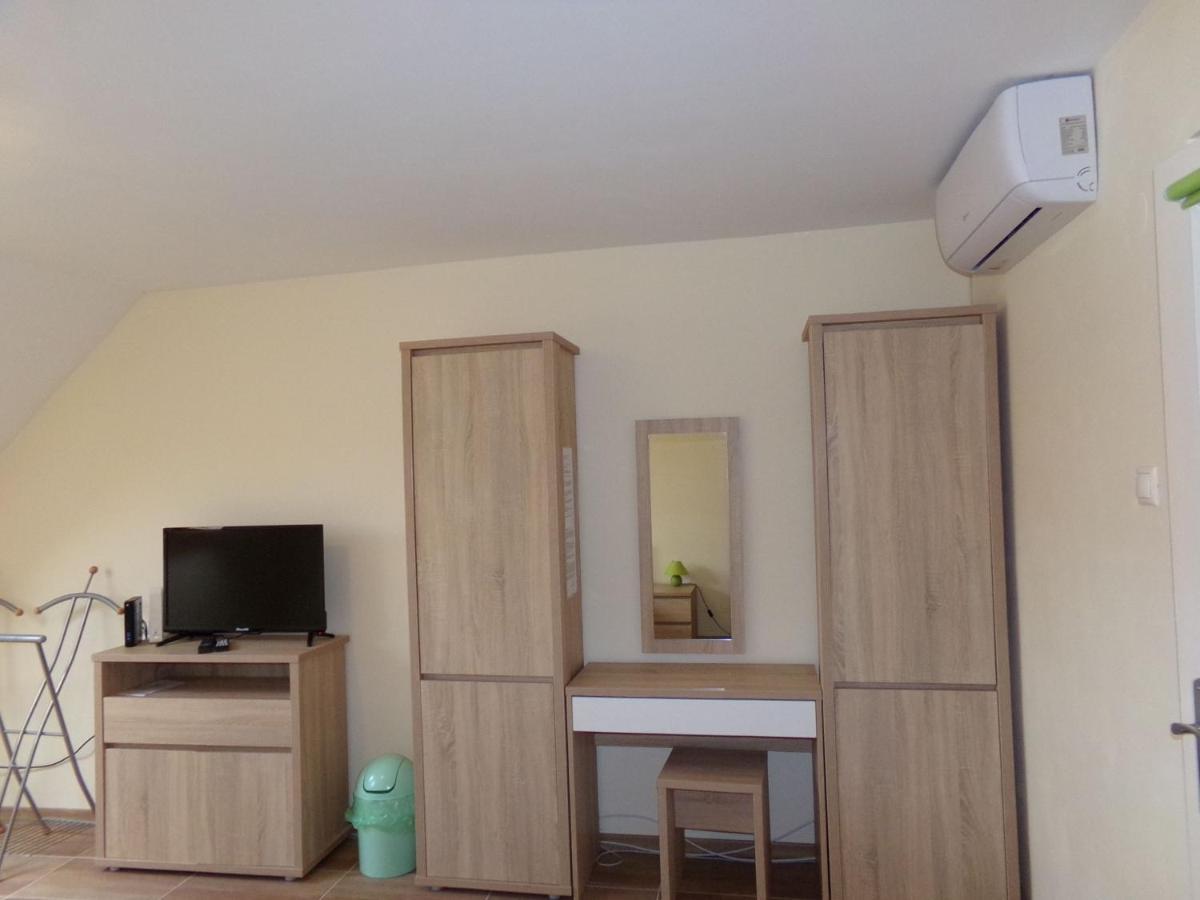 Hold-On Apartman Jula Exterior foto