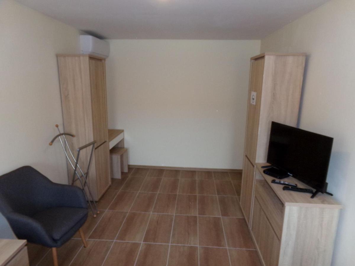 Hold-On Apartman Jula Exterior foto